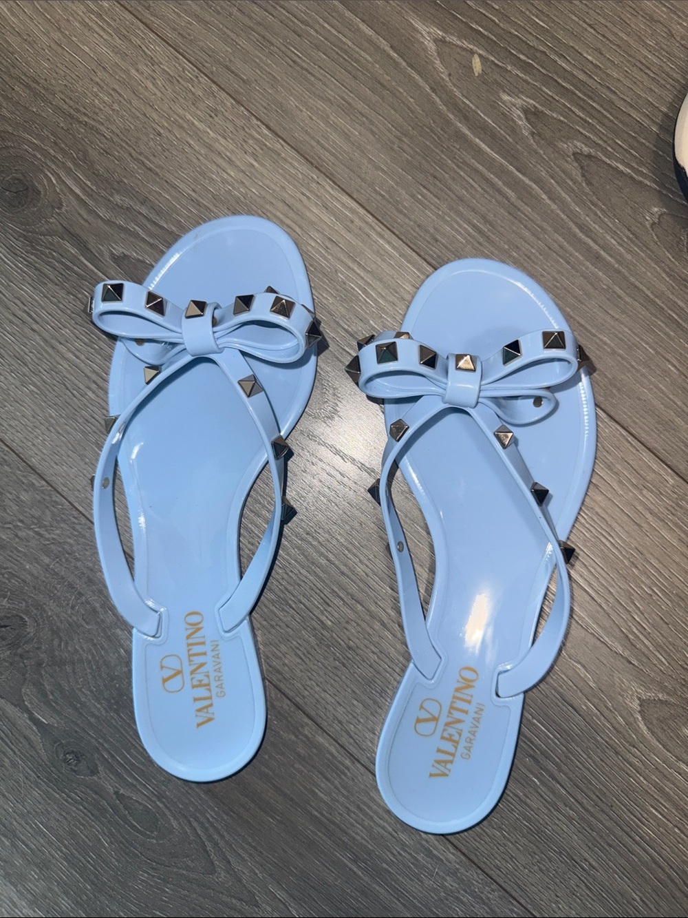 Valentino Garavani Rockstud PVC Thong Sandals - Picture 5 of 8